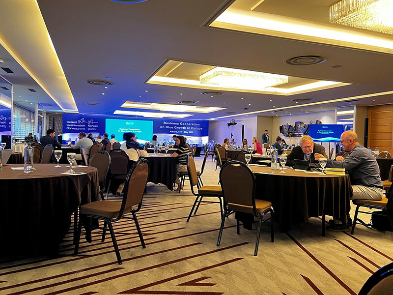 The photo shows round tables placed in one of the rooms that were used for B2B meetings. Meetings were held both online and live with current companies. The meetings were very popular and gave the opportunity to find a new business partner